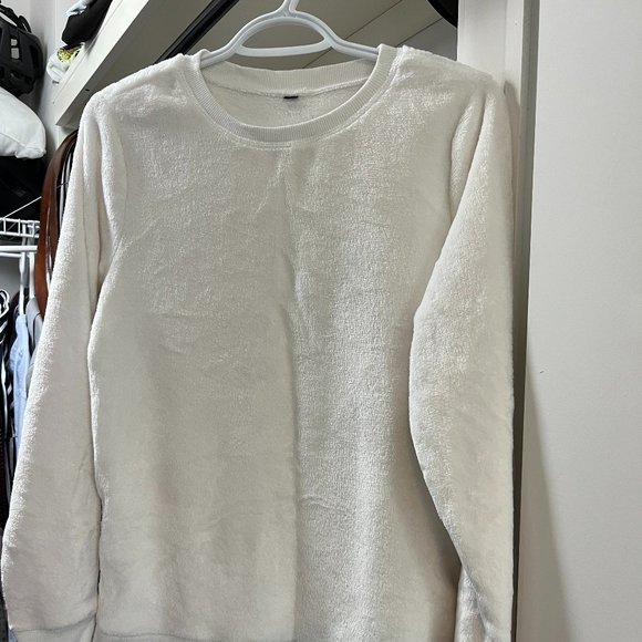 Soft and fuzzy white sweater - Picture 2 of 2